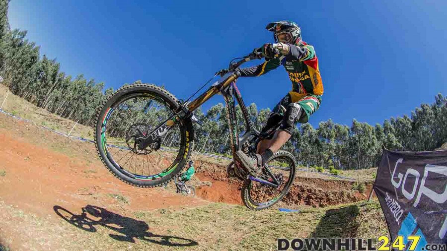 The man of the hour (if you say it quickly it sounds like "Minaar" ), doing what every downhill racer dreams of - pulling off the win at home, amongst friends, family and a familiar crowd. Wheel, track and other debate aside, there's not much better way to describe this than 'Yewww!'